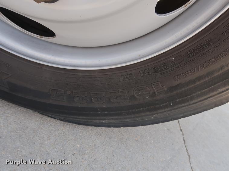 image for item EF9803 2000 GMC C6500 emergency response truck