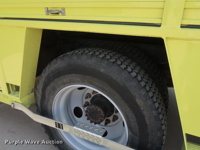 image for item EF9803 2000 GMC C6500 emergency response truck