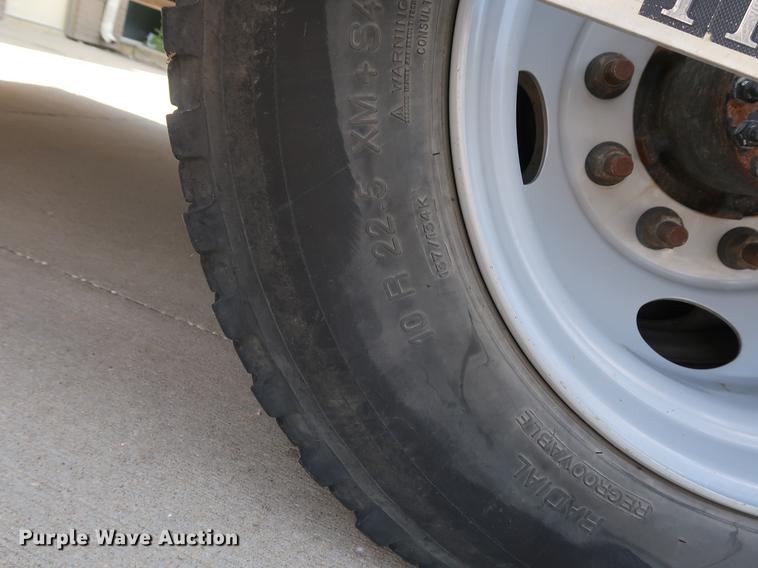 image for item EF9803 2000 GMC C6500 emergency response truck