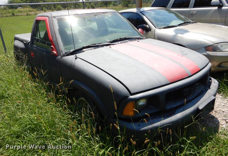 image for item EI9793 1997 Chevrolet S10 pickup truck