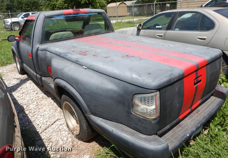 image for item EI9793 1997 Chevrolet S10 pickup truck