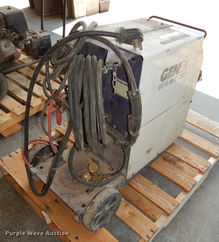 image for item EK9415 Hobart BetaMig 251 welder