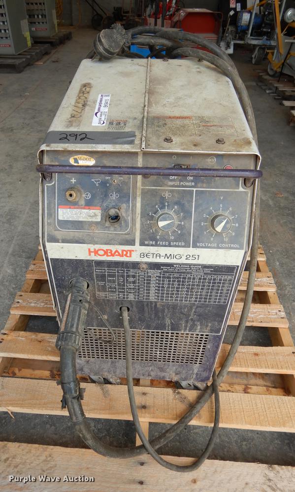 image for item EK9415 Hobart BetaMig 251 welder