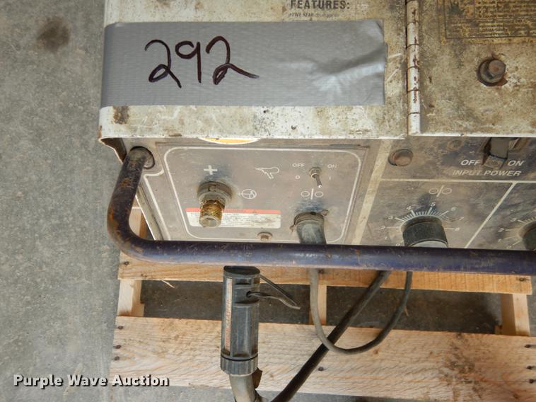 image for item EK9415 Hobart BetaMig 251 welder