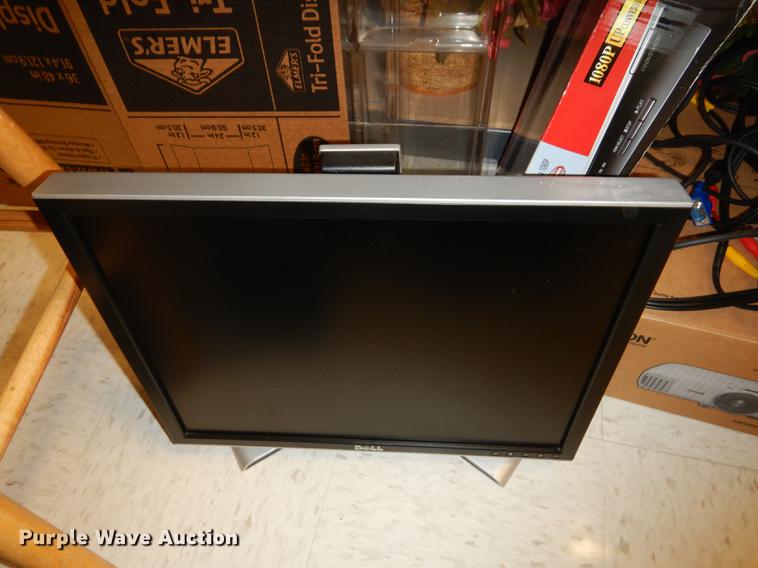 image for item EK9498 (5) Dell 20" monitors