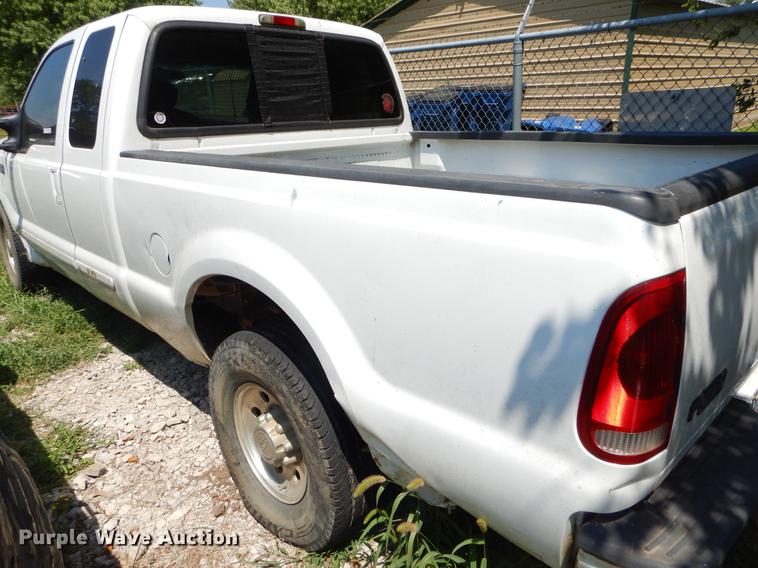 image for item EK9652 2003 Ford F250 Super Duty SuperCab pickup truck