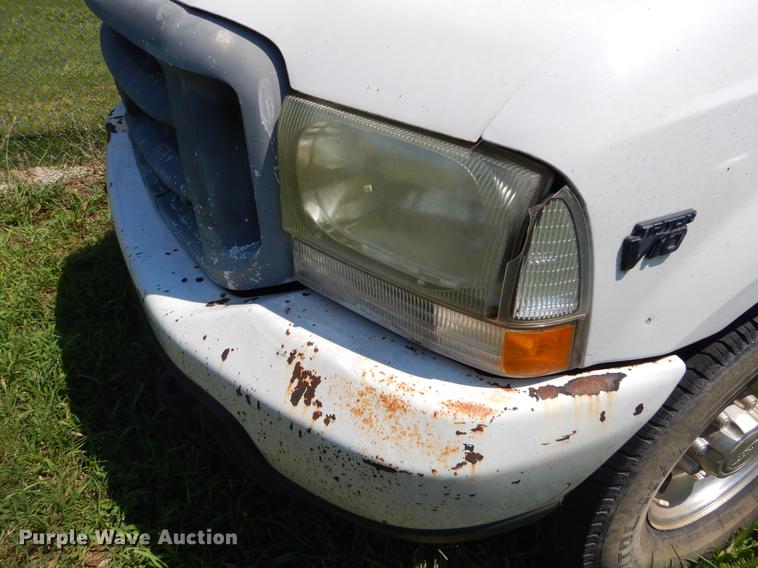 image for item EK9652 2003 Ford F250 Super Duty SuperCab pickup truck