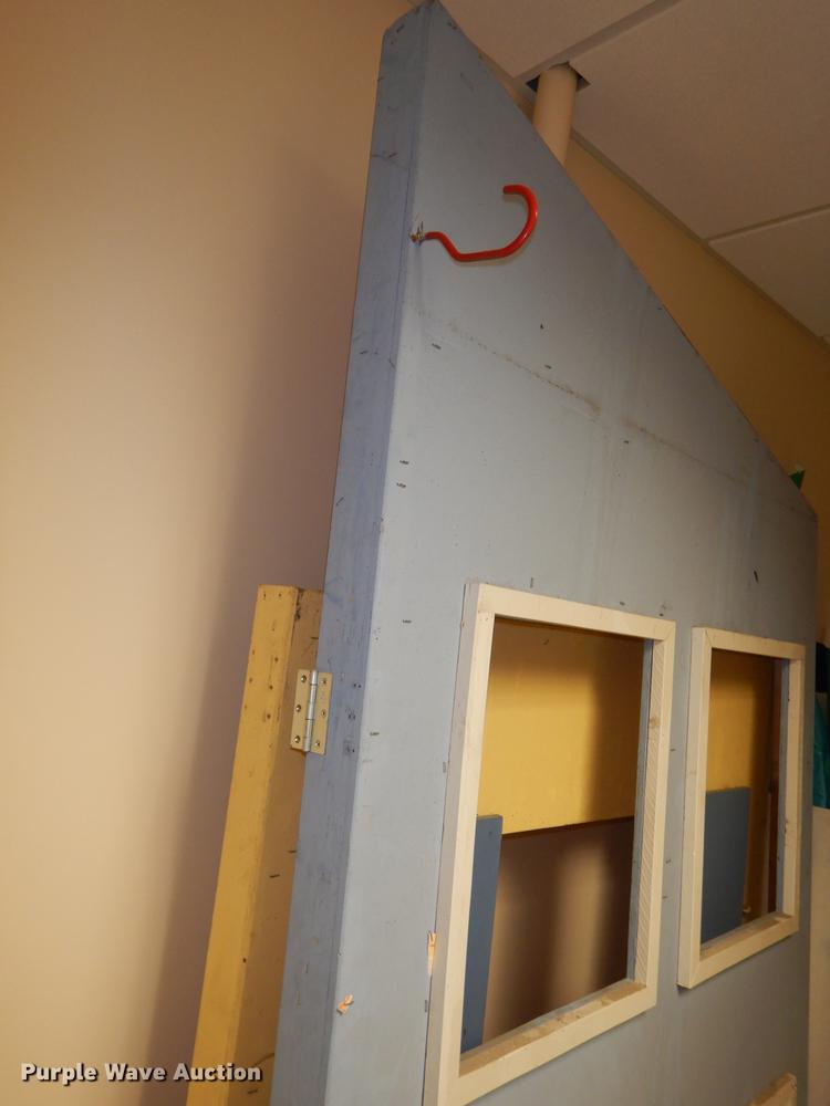 image for item EM9559 Puppet stage