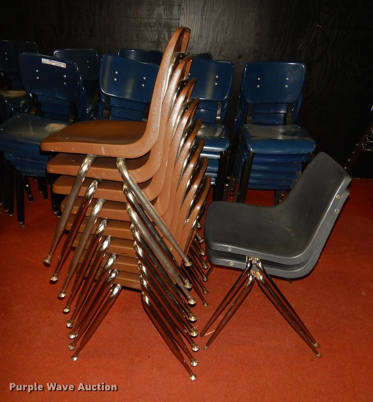 image for item EM9565 Approximately 85 classroom chairs