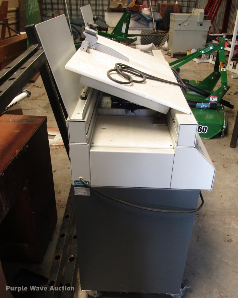 image for item EO9015 Professional Binding Systems paper binder