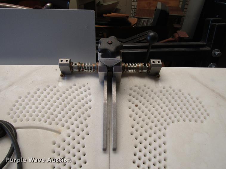 image for item EO9015 Professional Binding Systems paper binder