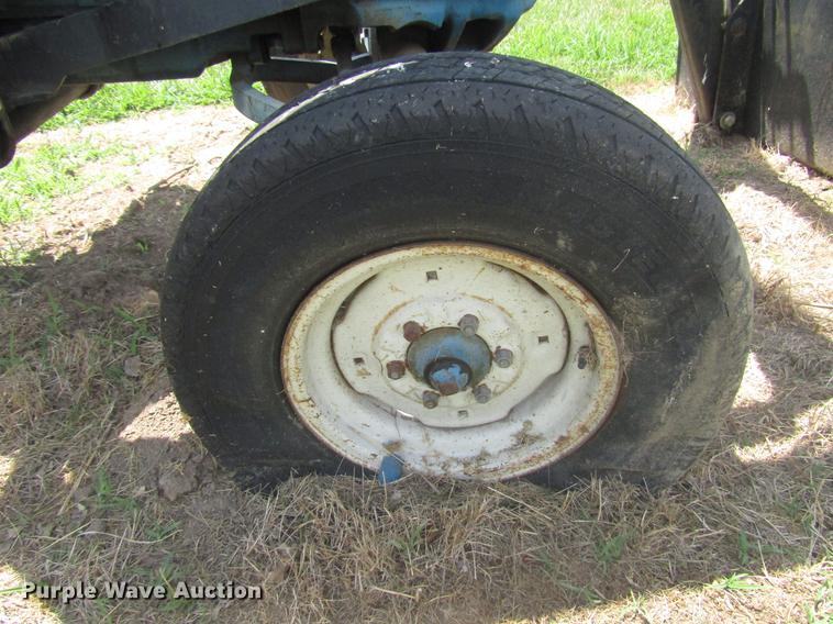 image for item EO9022 1988 Ford 5900 tractor