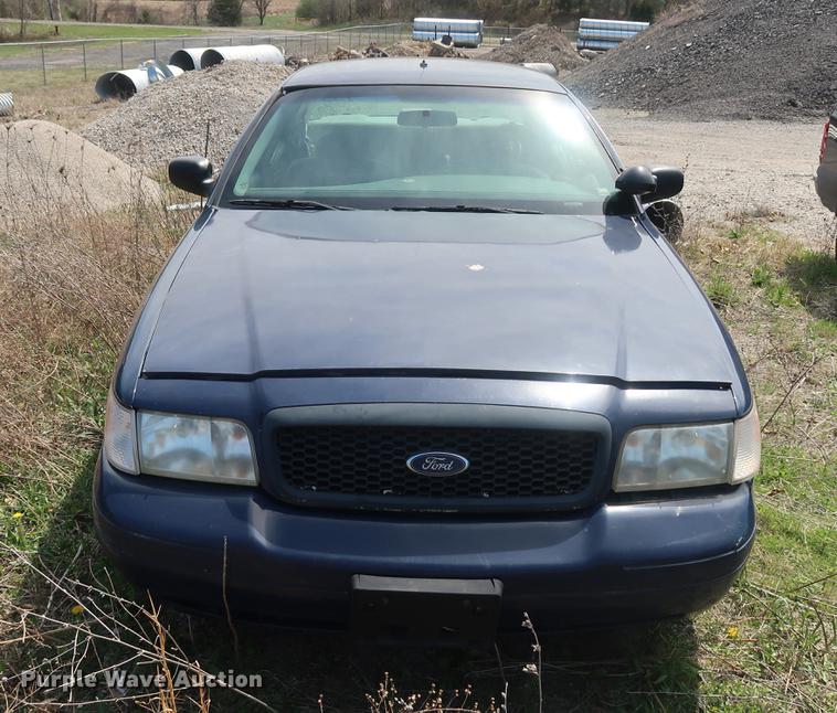 image for item EP9325 2001 Ford Crown Victoria Police Interceptor
