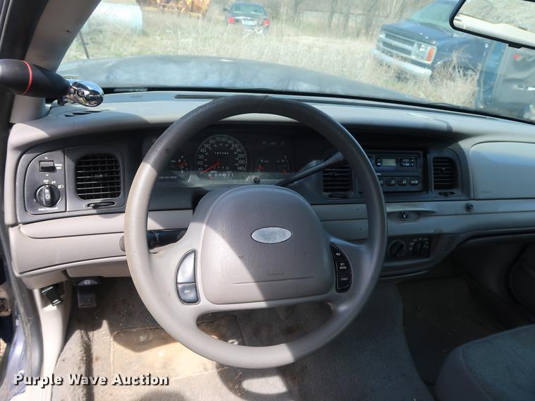 image for item EP9325 2001 Ford Crown Victoria Police Interceptor