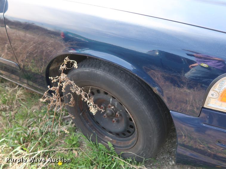 image for item EP9325 2001 Ford Crown Victoria Police Interceptor