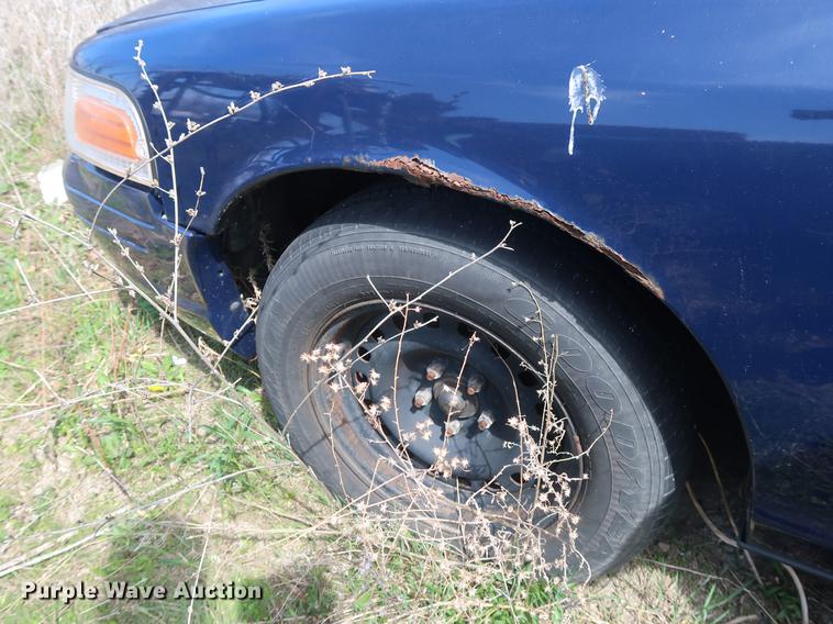 image for item EP9325 2001 Ford Crown Victoria Police Interceptor
