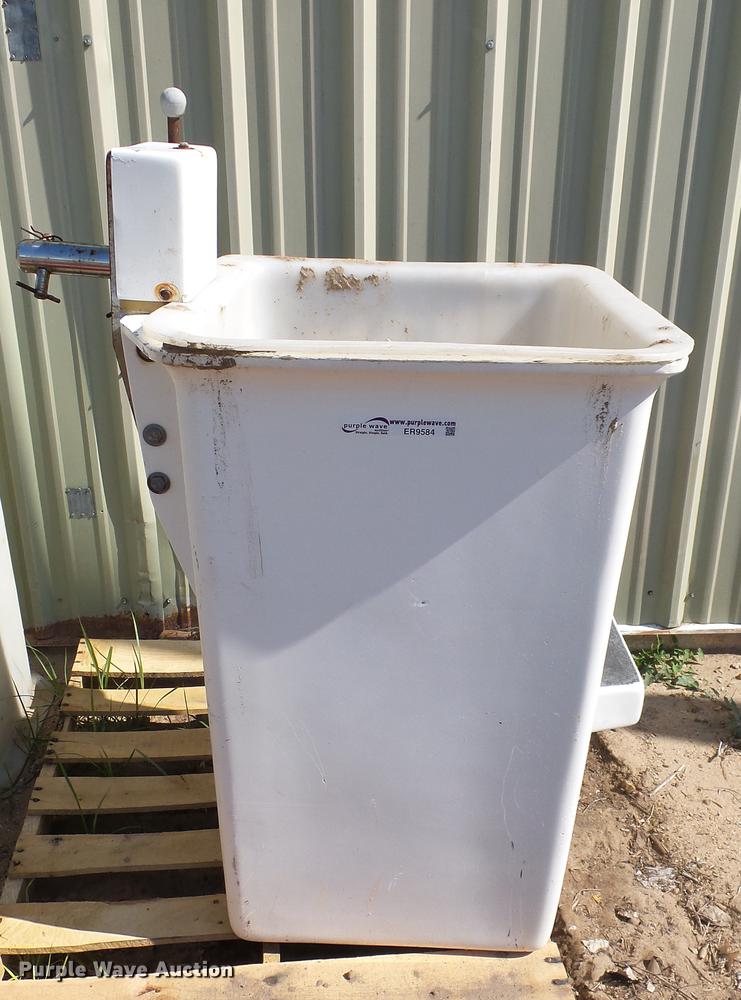 Fiberglass bucket in Hutchinson, KS Item ER9584 sold Purple Wave