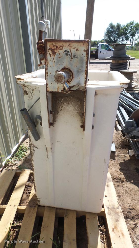 Fiberglass bucket in Hutchinson, KS Item ER9584 sold Purple Wave