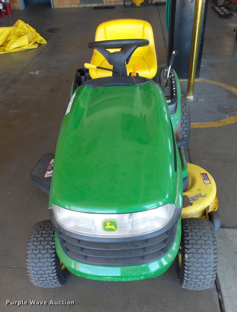 image for item ET9299 John Deere 115 lawn mower