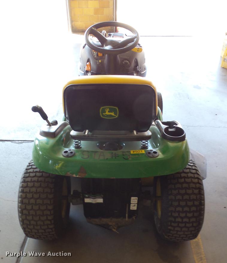 image for item ET9299 John Deere 115 lawn mower