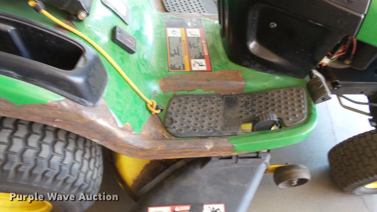 image for item ET9299 John Deere 115 lawn mower