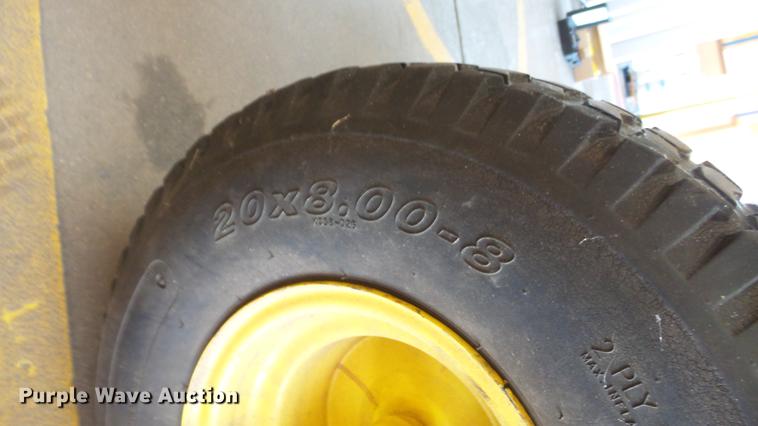 image for item ET9299 John Deere 115 lawn mower