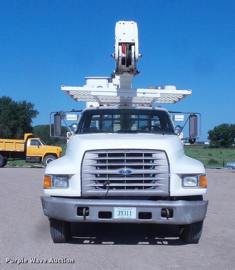 image for item EV9004 1995 Ford F700 bucket truck