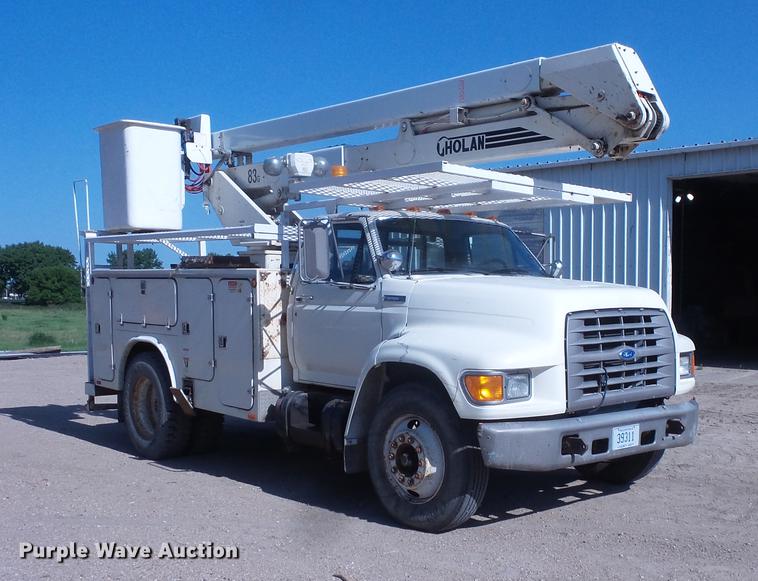 image for item EV9004 1995 Ford F700 bucket truck