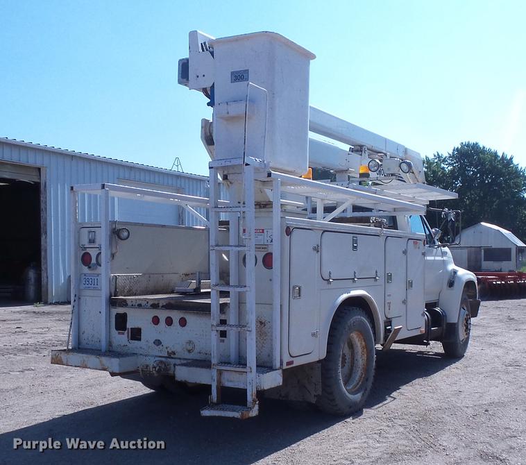image for item EV9004 1995 Ford F700 bucket truck