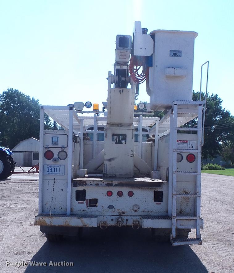 image for item EV9004 1995 Ford F700 bucket truck