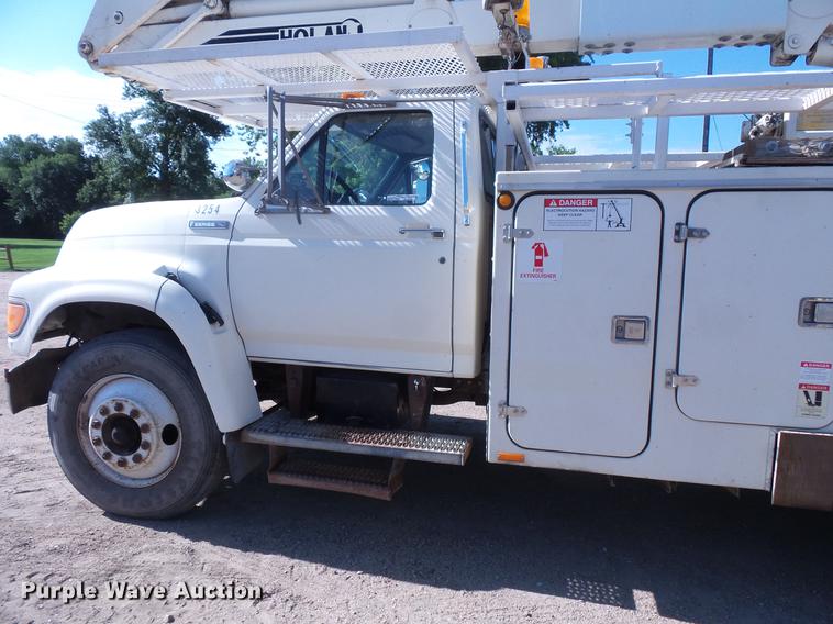 image for item EV9004 1995 Ford F700 bucket truck