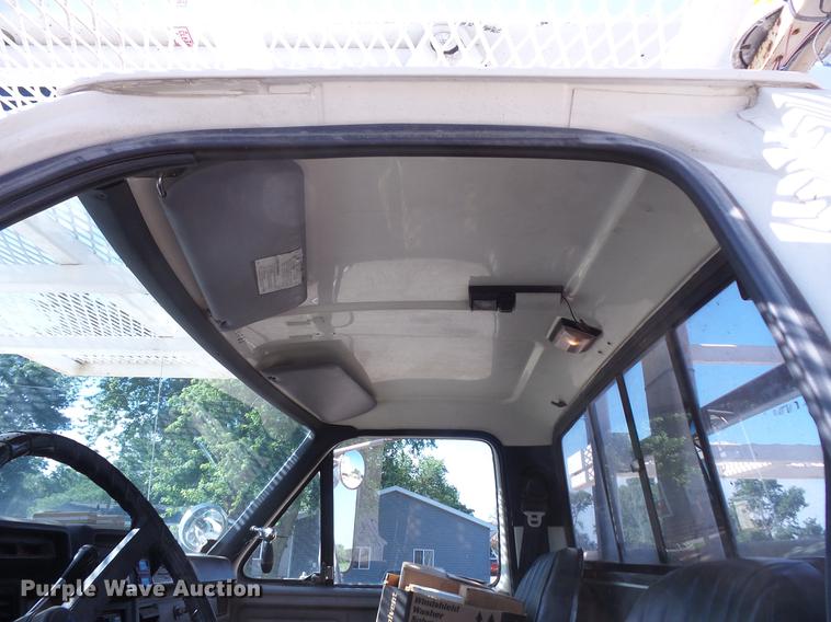 image for item EV9004 1995 Ford F700 bucket truck