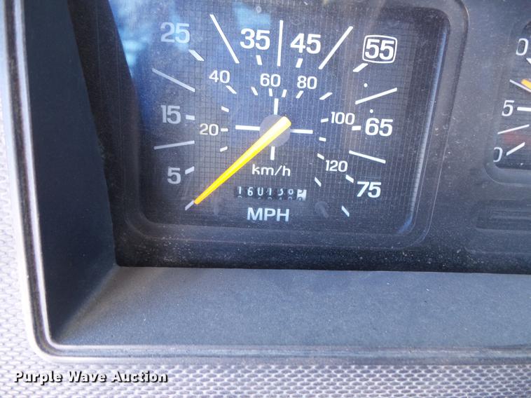 image for item EV9004 1995 Ford F700 bucket truck