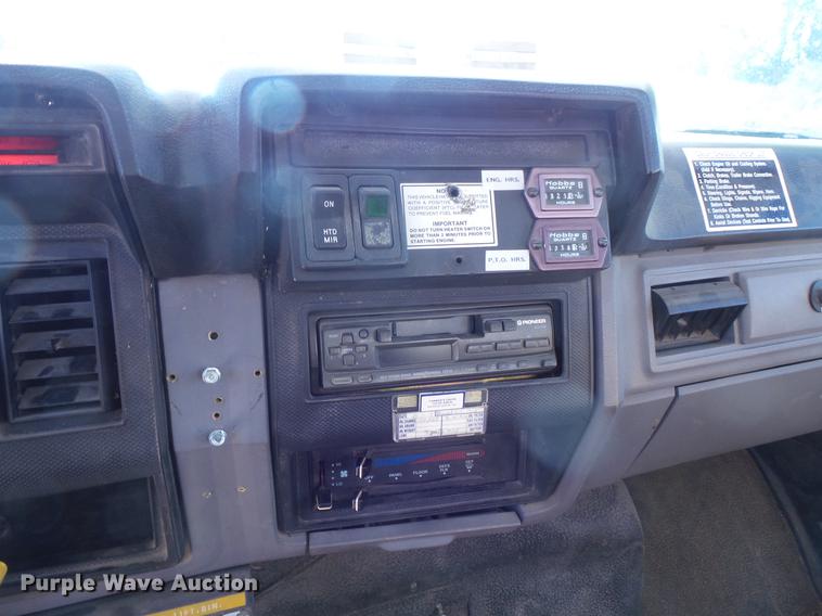 image for item EV9004 1995 Ford F700 bucket truck