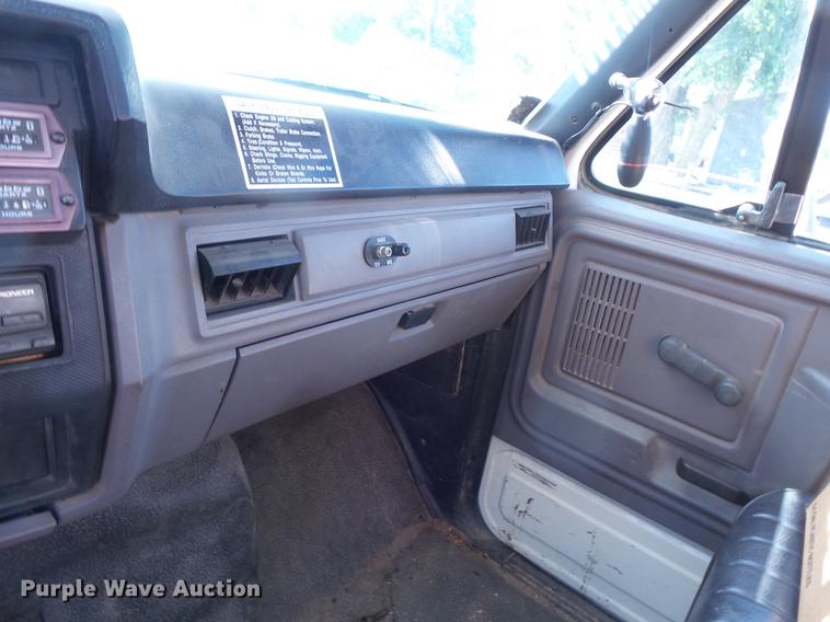 image for item EV9004 1995 Ford F700 bucket truck