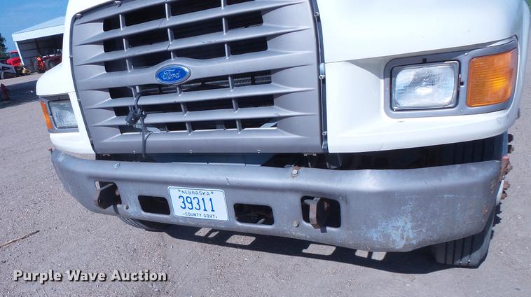 image for item EV9004 1995 Ford F700 bucket truck