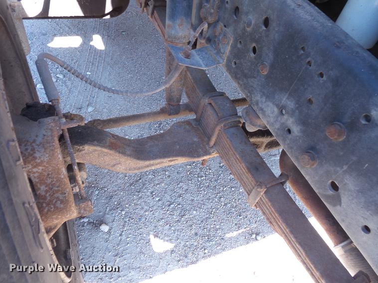 image for item EV9004 1995 Ford F700 bucket truck