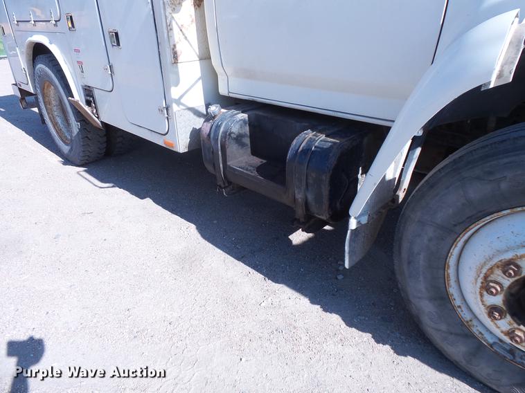 image for item EV9004 1995 Ford F700 bucket truck