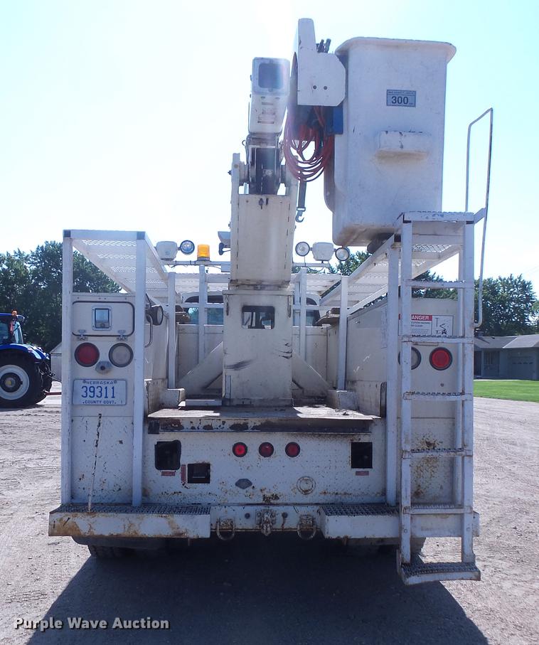 image for item EV9004 1995 Ford F700 bucket truck