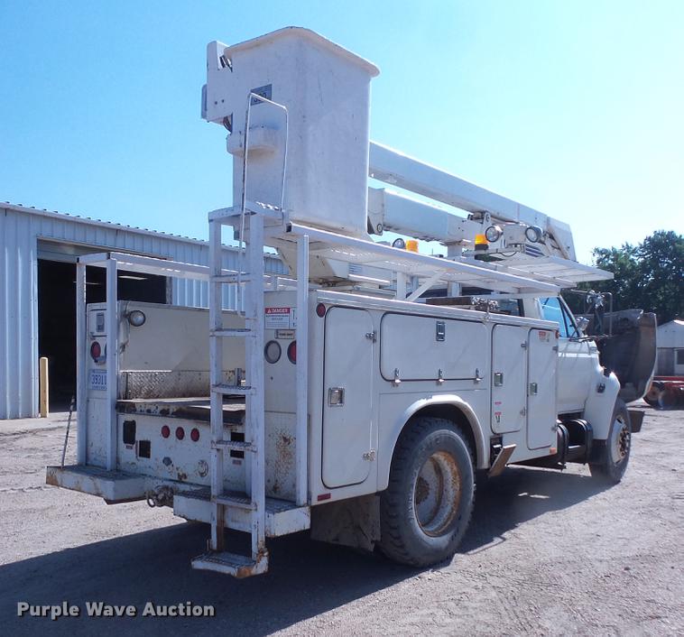 image for item EV9004 1995 Ford F700 bucket truck
