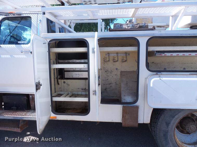 image for item EV9004 1995 Ford F700 bucket truck