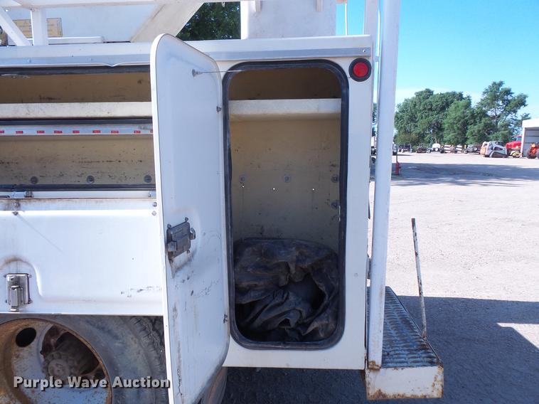 image for item EV9004 1995 Ford F700 bucket truck