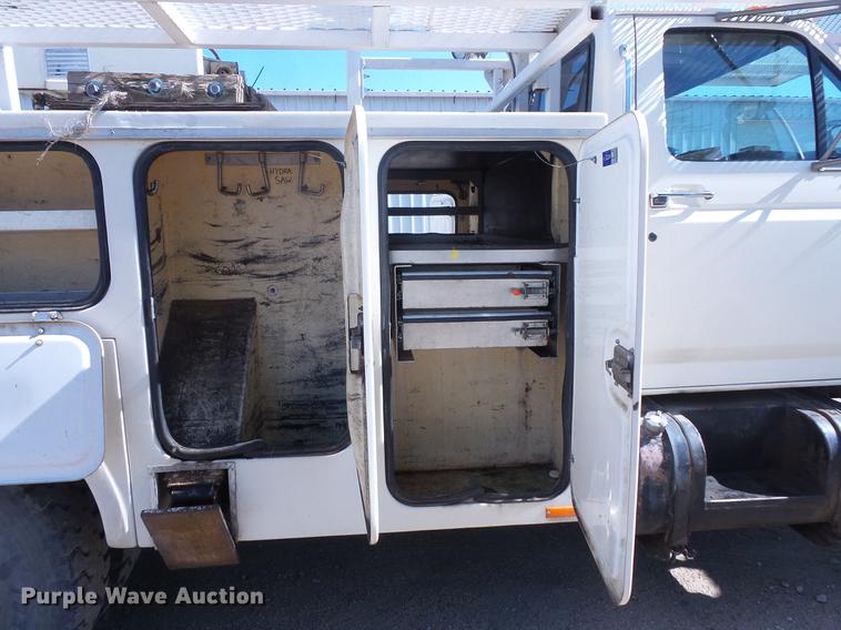 image for item EV9004 1995 Ford F700 bucket truck