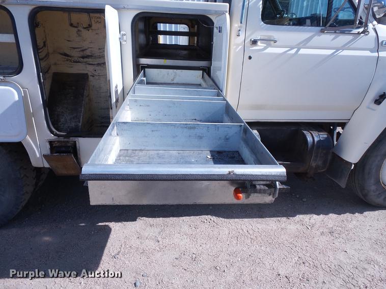 image for item EV9004 1995 Ford F700 bucket truck