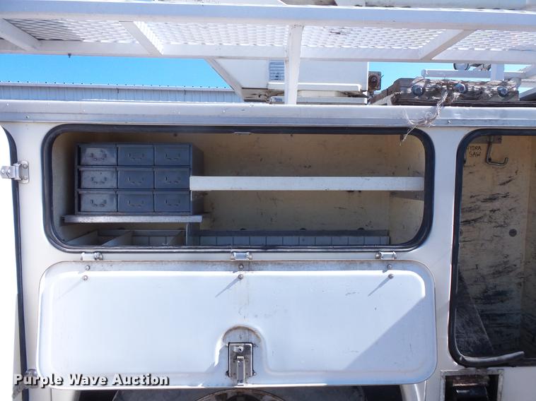 image for item EV9004 1995 Ford F700 bucket truck