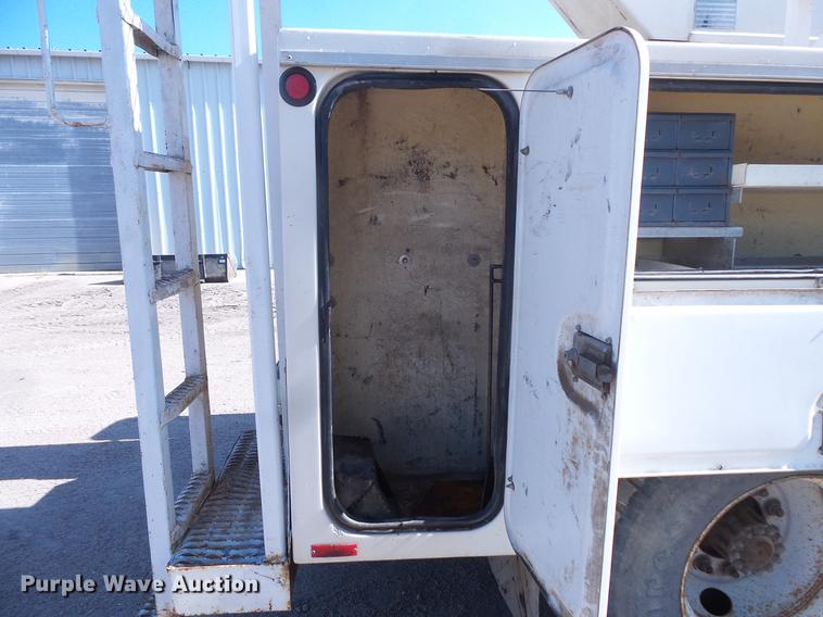 image for item EV9004 1995 Ford F700 bucket truck