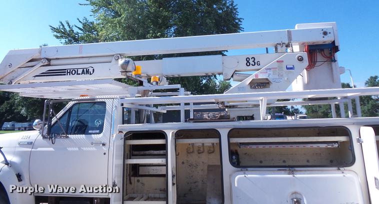 image for item EV9004 1995 Ford F700 bucket truck