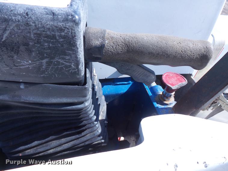 image for item EV9004 1995 Ford F700 bucket truck