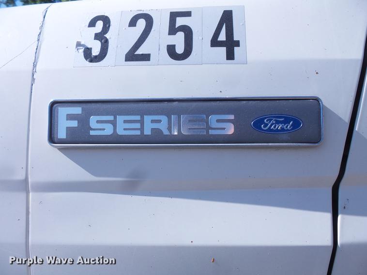 image for item EV9004 1995 Ford F700 bucket truck