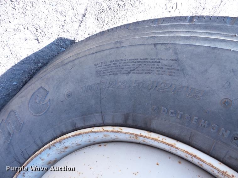 image for item EV9004 1995 Ford F700 bucket truck